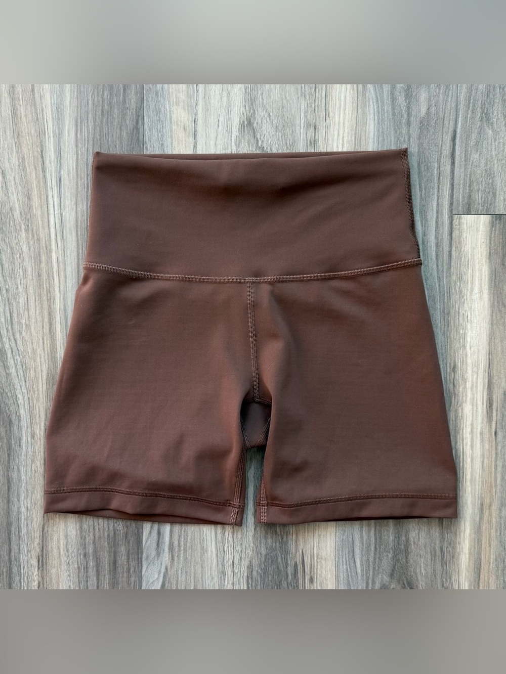 Lululemon Wunder Train High-Rise Short 6" Bike Shorts in Brown Size 6